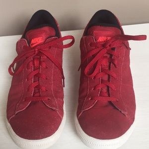 Nike boys running shoes